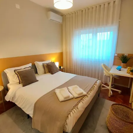 Lovely In Center * 레이리아