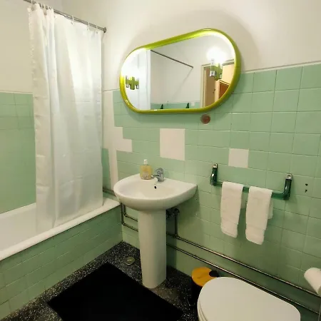 Lovely In Center 레이리아