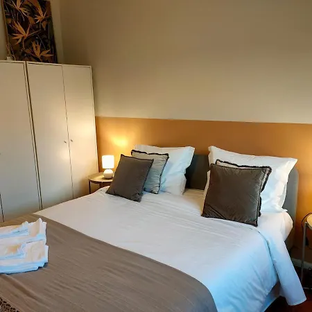 Lovely In Center 레이리아