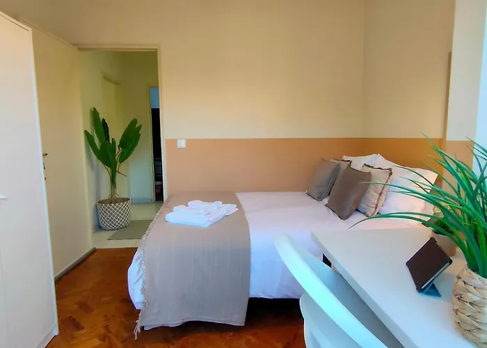 Lovely In Center Leiria